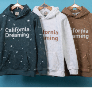 سويت شيرت رجالي "هاي كول" (ياقة عالية) بسحاب ربعي وطبعة "تكسير" عصرية