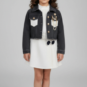 فستان جينز رمادي بناتي مطرز بورد أبيض مع كارديجان تريكو لولي، أحدث ملابس أطفال بنات خروج 2026 في مصر